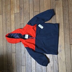 Windbreaker / rain coat